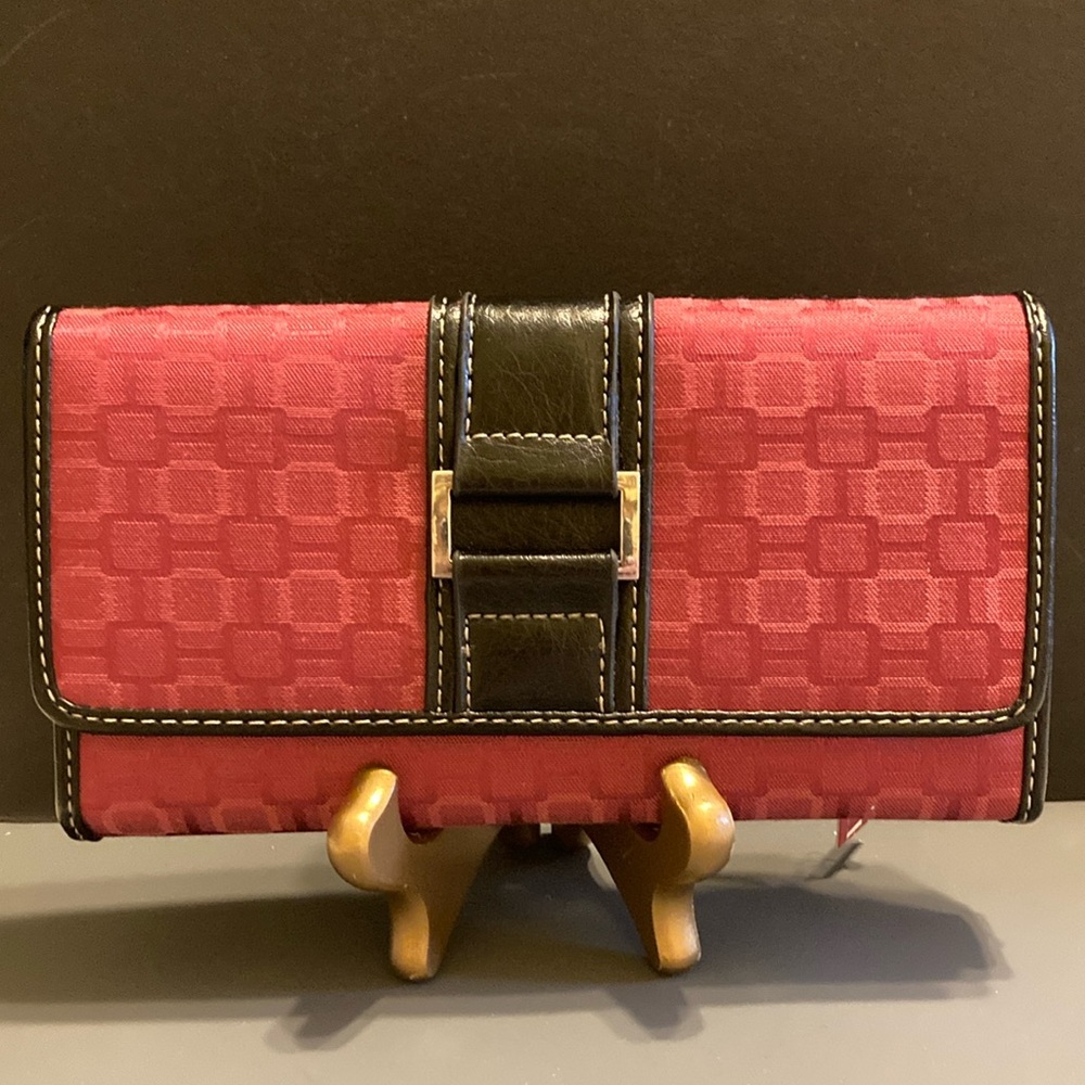 NWT Merona raspberry and black envelope size wallet